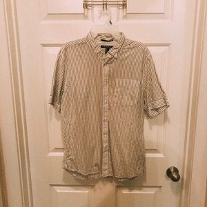 Size Large 21 Men short sleeved button up